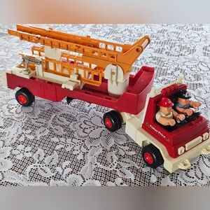 1978 FISHER PRICE HOOK & LADDER TRUCK 319 VINTAGE FIRE ENGINE COLLECTIBLE TOY